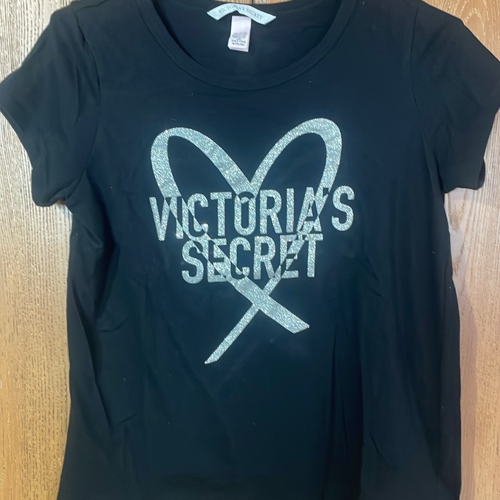 Victorias Secret - Heart logo Tshirt - Picture 2 of 3